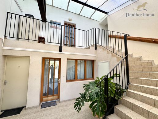 Maison 2 pièces 566 m² · à Poitiers · 566 m² · 998 600 €