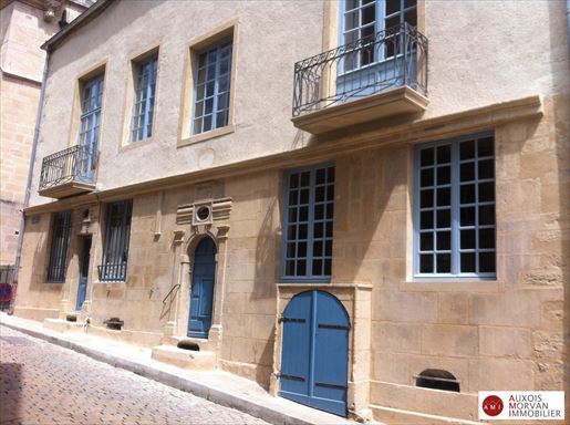 Maison 8 pièces 270 m² · à Semur-en-Auxois · 270 m² · 460 000 €