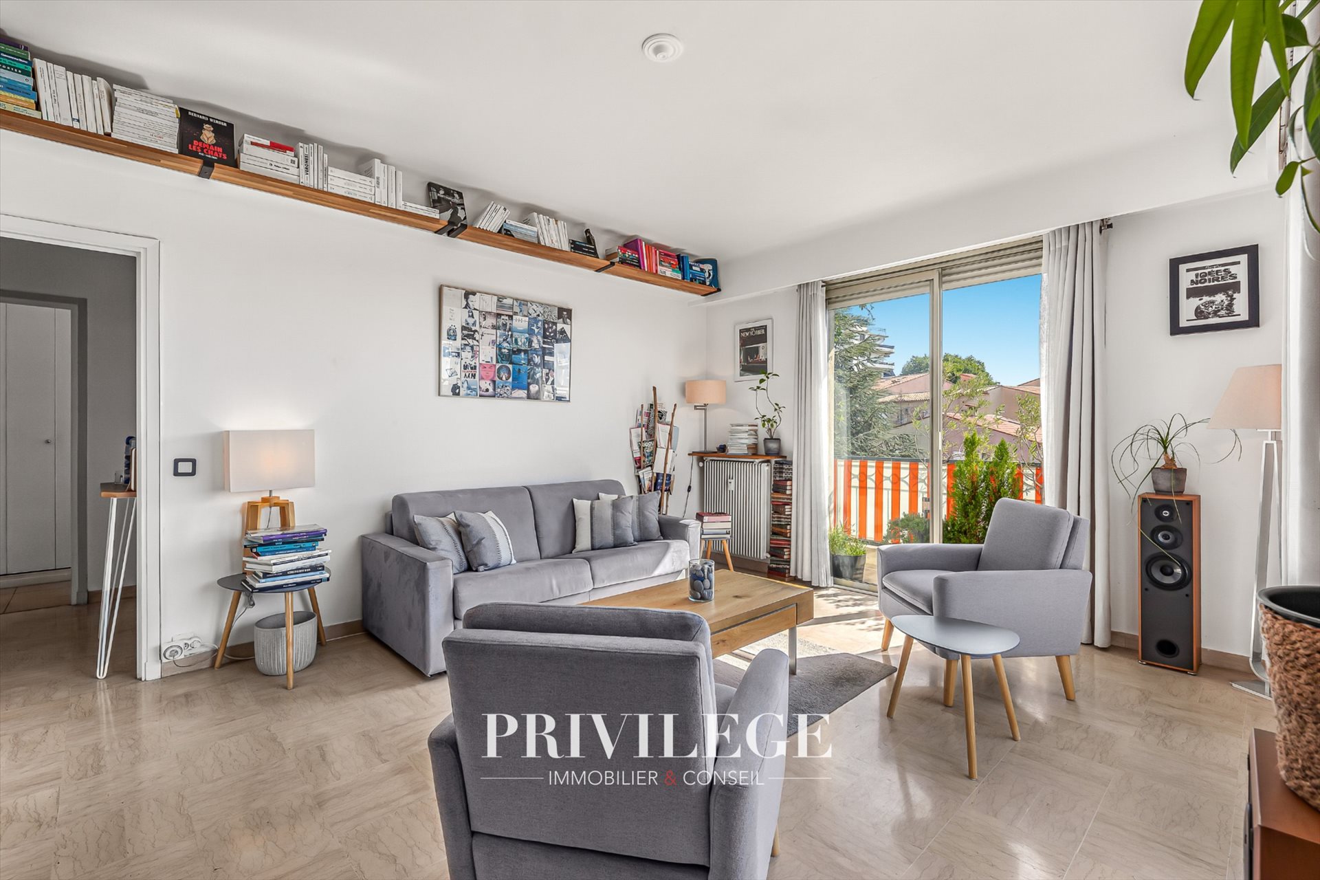 Nice West Near the Promenade des Anglais, bright 2-room apartment with terrace, parking... - Plus