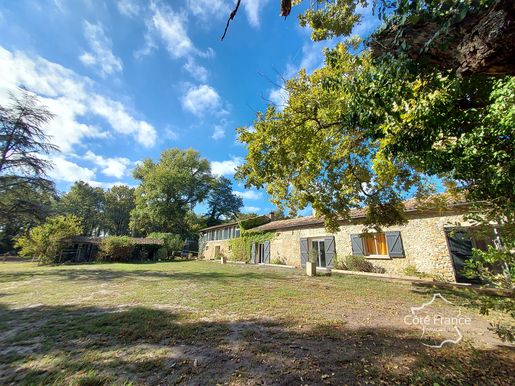 Maison 8 pièces 243 m² · à Budos · 243 m² · 499 000 €