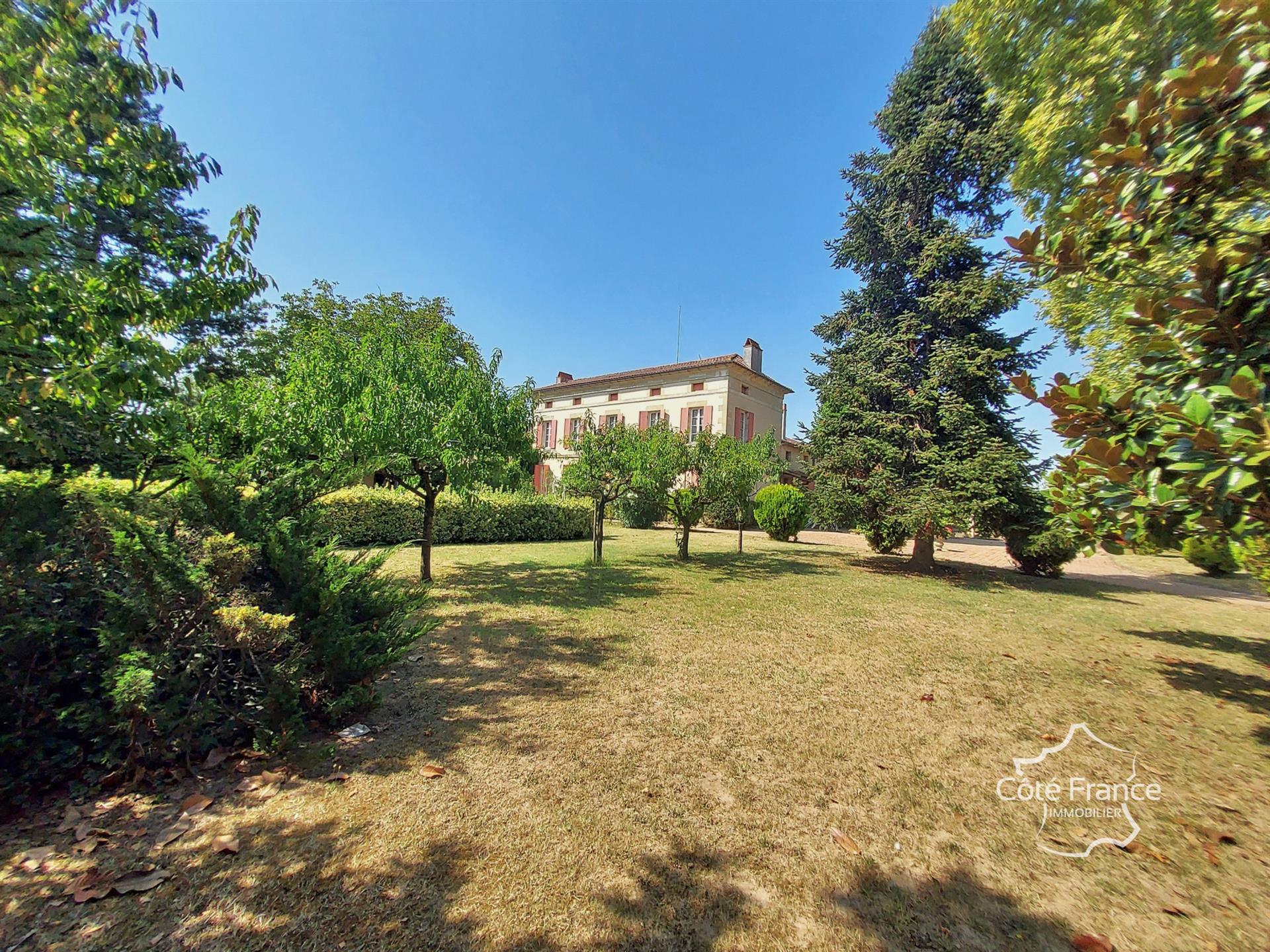 Maison à vendre, 217m², Lamothe-Landerron