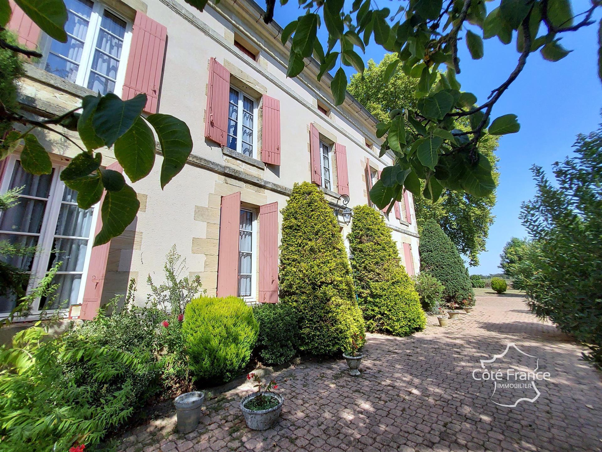 Maison à vendre, 217m², Lamothe-Landerron
