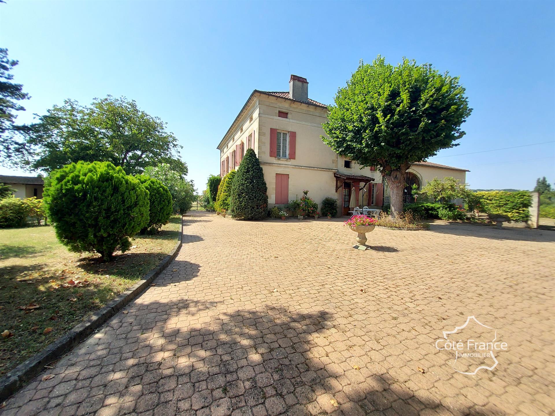 Maison à vendre, 217m², Lamothe-Landerron