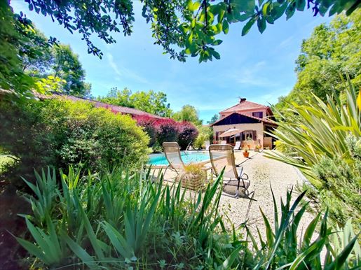 Maison 7 pièces 300 m² · à Auch · 300 m² · 529 000 €
