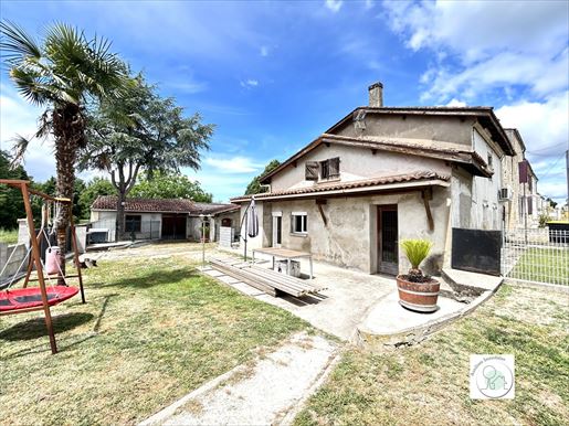 5 pièces 132 m² · à Saint-Seurin-de-Cursac · 132 m² · 180 000 €