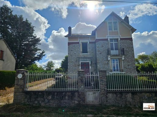 Maison 8 pièces 135 m² · à Linards · 135 m² · 130 000 €