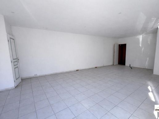 Immeuble 2 pièces 47 m² · à Coutras · 47 m² · 140 000 €