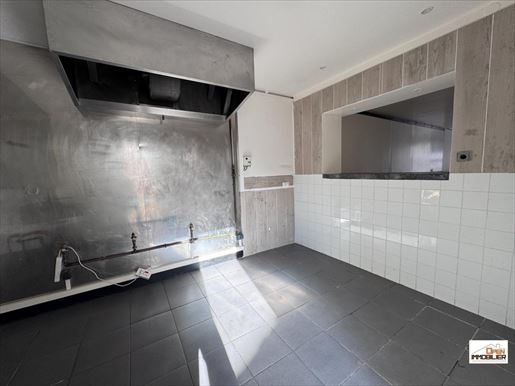 Immeuble 169 m² · à Saint-Médard-de-Guizières · 169 m² · 127 000 €
