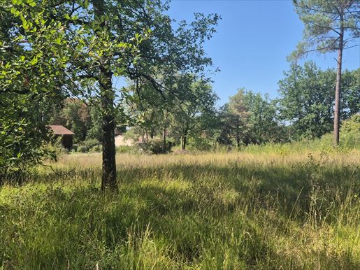 20 pièces 175 m² · à Marcillac-Saint-Quentin · 175 m² · 50 600 €