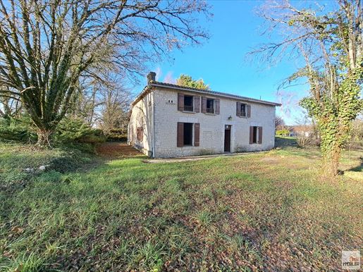 7 pièces 160 m² · à Pérignac · 160 m² · 144 450 €