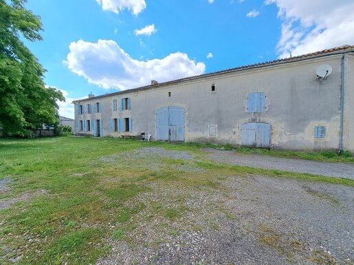 Maison 6 pièces 190 m² · à Baignes-Sainte-Radegonde · 190 m² · 243 800 €