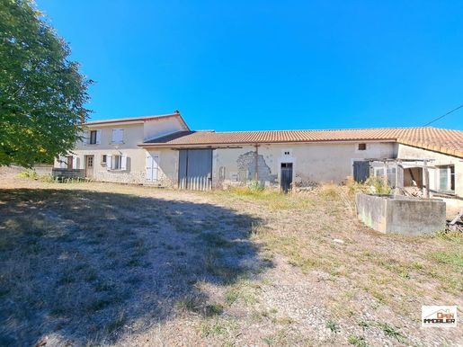 Maison 7 pièces 156 m² · à Barret · 156 m² · 175 000 €