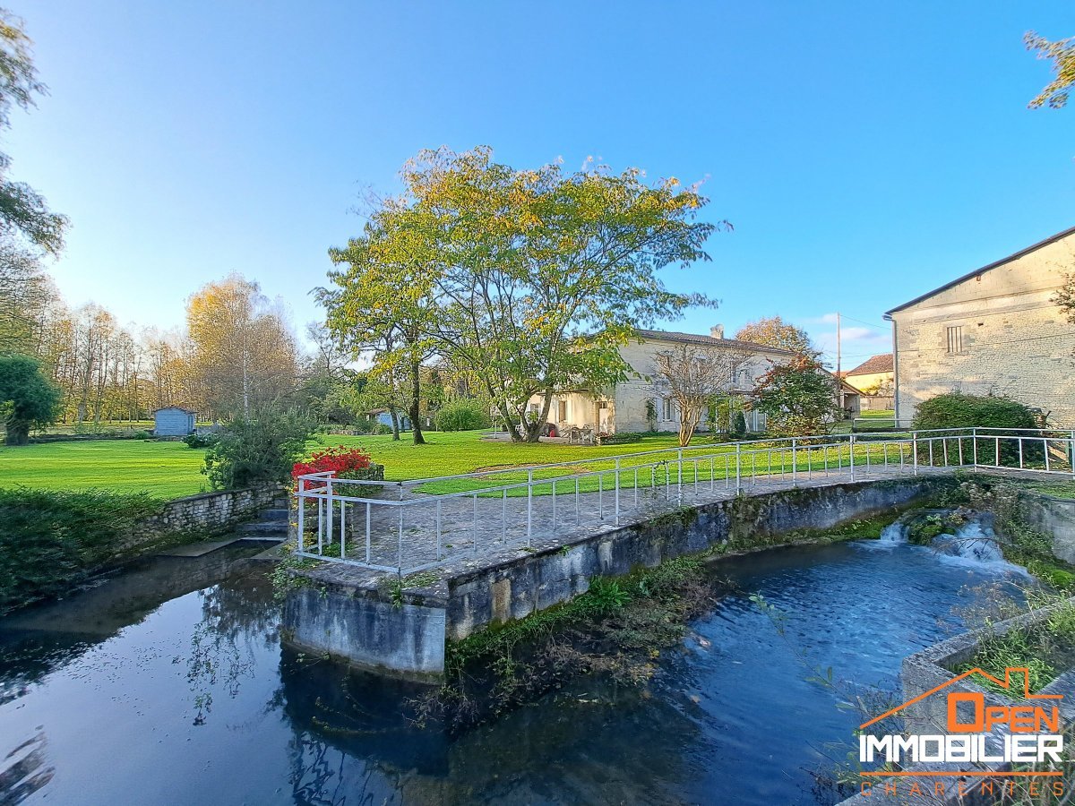 Maison à vendre, 175m², Criteuil-la-Magdeleine