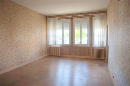 Maison 6 pièces 126 m² · à Luzy · 126 m² · 44 000 €