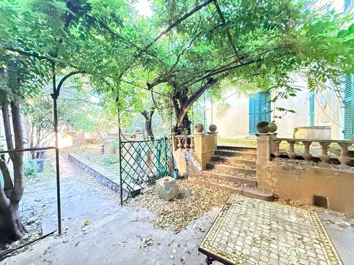 Maison 12 pièces 384 m² · à Roquebrune-sur-Argens · 384 m² · 790 000 €