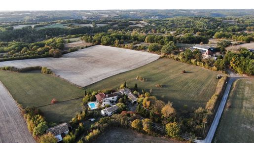 Maison 9 pièces 210 m² · à Montcuq-en-Quercy-Blanc · 210 m² · 399 000 €