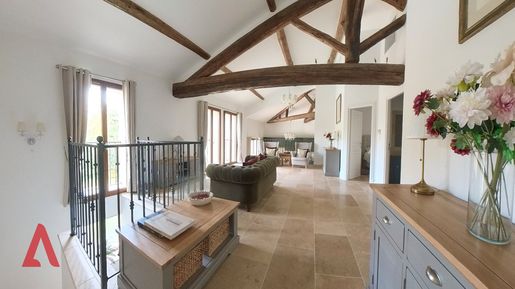 Maison 7 pièces 250 m² · à Saint-Geniès-de-Fontedit · 250 m² · 700 000 €