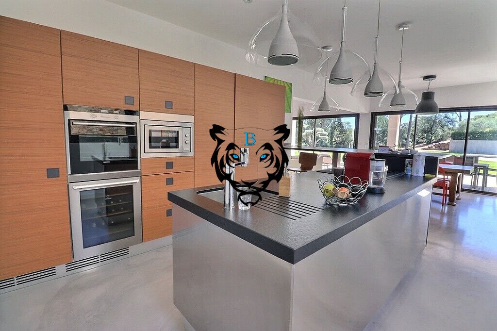 Maison à vendre, 370m², Roquebrune-sur-Argens