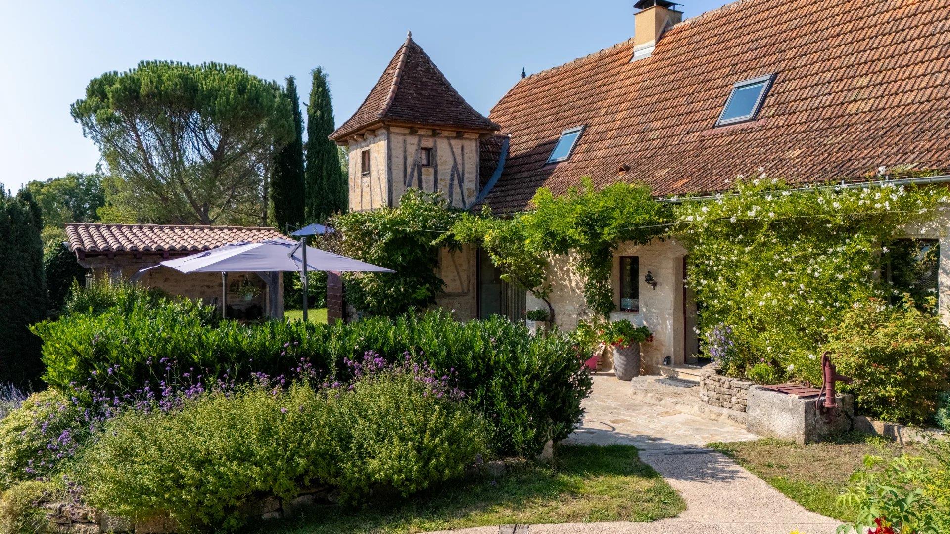 Maison 8 pièces 320 m² · à Figeac · 320 m² · 891 925 €