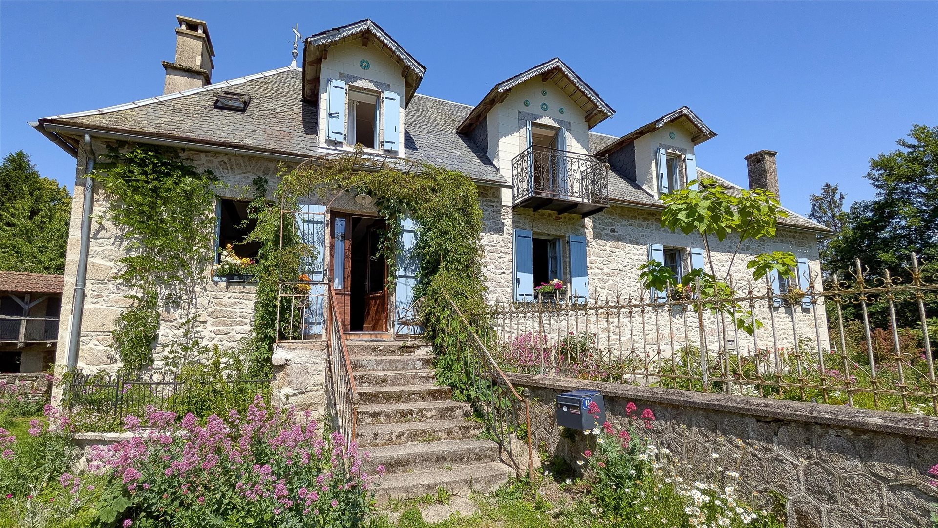 Maison 9 pièces 195 m² · à Laroquebrou · 195 m² · 413 500 €