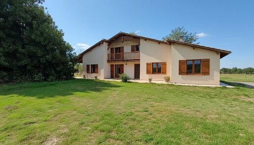 Maison 6 pièces 200 m² · à Saint-Pé-Saint-Simon · 200 m² · 245 000 €