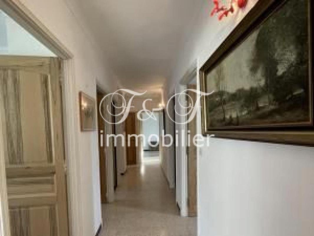 Maison à vendre, 245m², Murs
