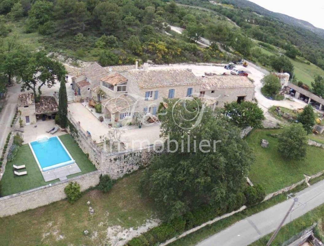 Maison à vendre, 245m², Murs