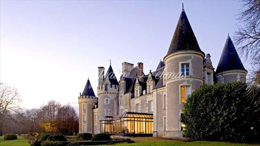 Propriete à vendre 60 pièces proche de TOURS (37) · 2 000 m² · 4 100 000 €
