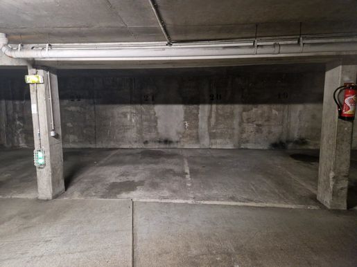 Parking 125 m² · à Paris 15ème · 125 m² · 250 000 €