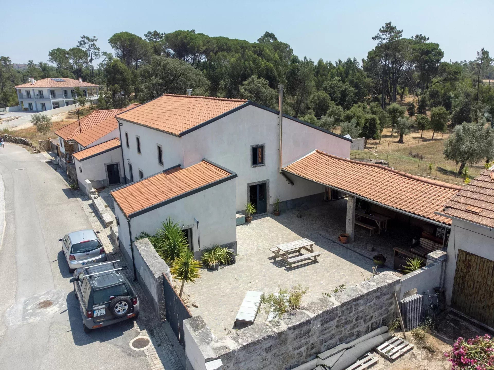 Casa de hóspedes restaurada com 200 anos, com estúdio de arte, cervejaria artesanal e licença Al reg