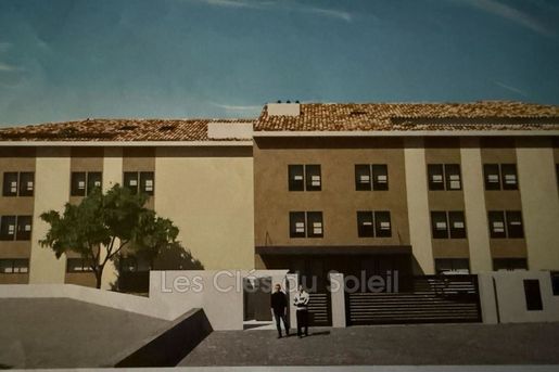 Local commercial 126 m² · à Sanary-sur-Mer · 126 m² · 448 000 €