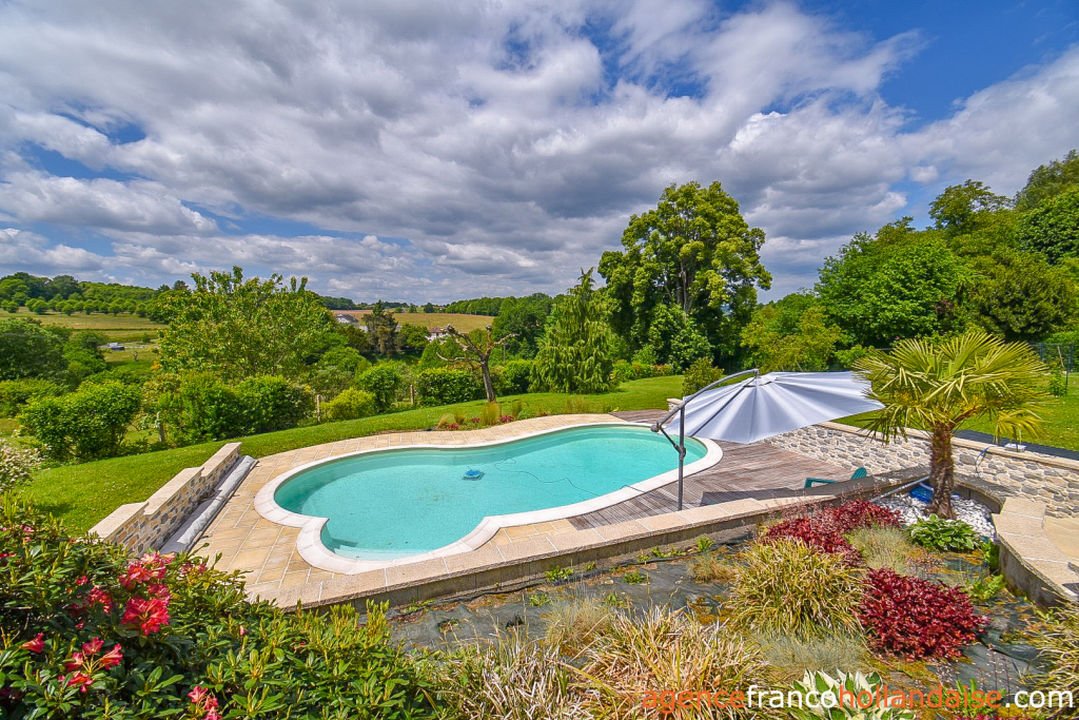 Maison à vendre, 216m², Châteauneuf-la-Forêt