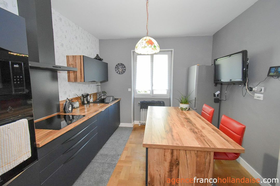 Maison à vendre, 123m², Châteauneuf-la-Forêt
