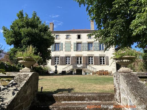Maison 17 pièces 570 m² · à Oradour-sur-Vayres · 570 m² · 440 000 €