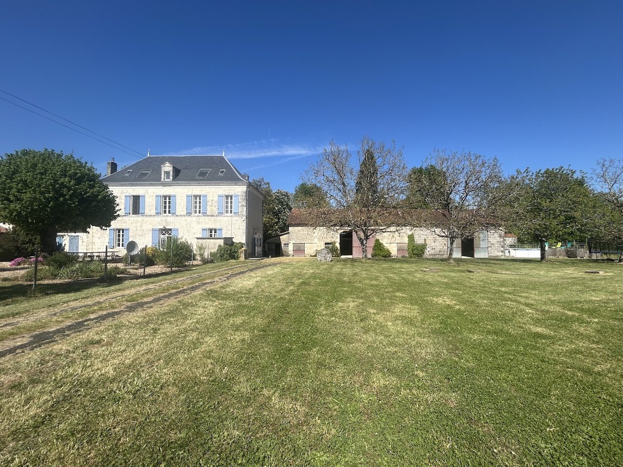 Maison à vendre, 341m², Aubeterre-sur-Dronne