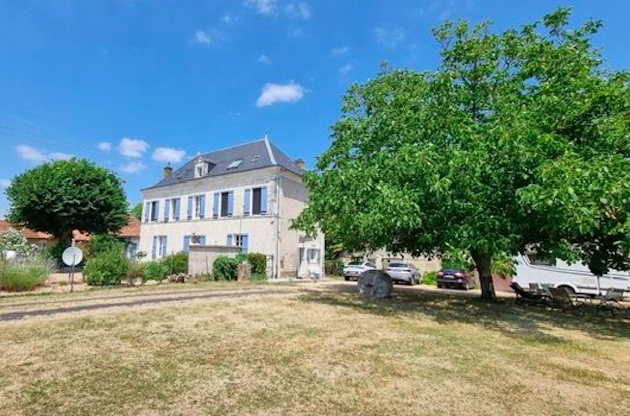 Maison à vendre, 341m², Aubeterre-sur-Dronne