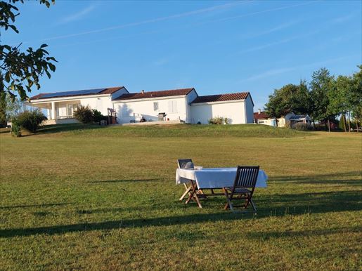 Maison 6 pièces 126 m² · à Bonnes · 126 m² · 300 000 €