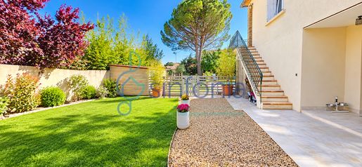 Maison 10 pièces 230 m² · à Uzès · 230 m² · 695 000 €
