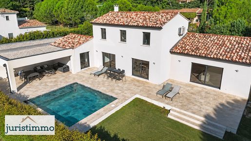 Maison 8 pièces 215 m² · à Uchaux · 215 m² · 669 000 €