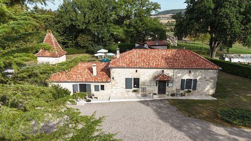 Maison 11 pièces 233 m² · à Valeilles · 233 m² · 598 000 €