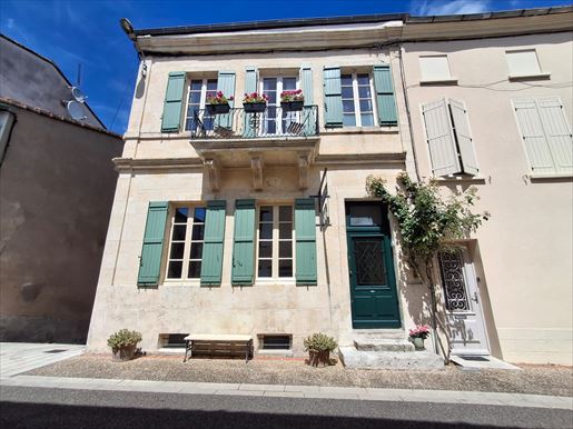 Maison 8 pièces 180 m² · à Monclar · 180 m² · 29 900 €