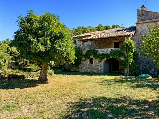 Maison 6 pièces 190 m² · à Saint-Julien-du-Serre · 190 m² · 295 000 €