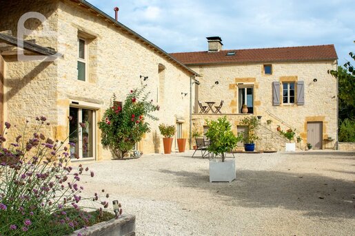 Maison 7 pièces 208 m² · à Cazals · 208 m² · 429 000 €