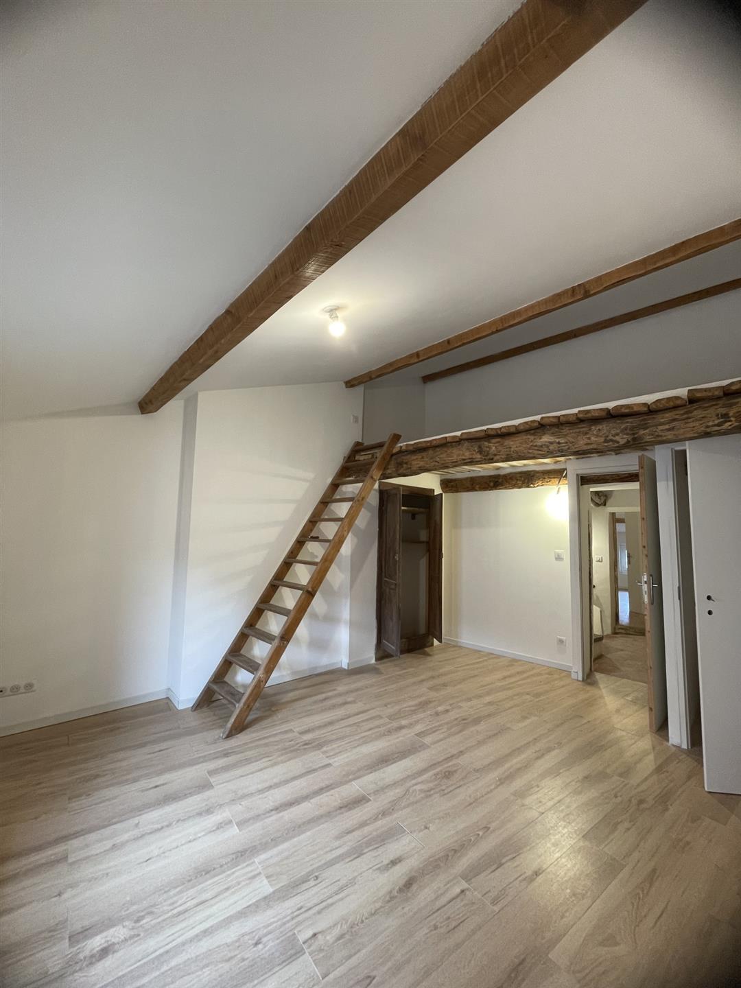 Appartement à vendre, 85m², Cotignac