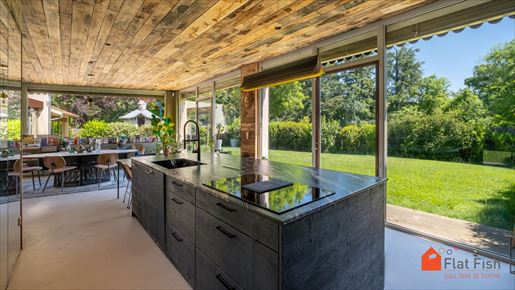 Maison 6 pièces 230 m² · à Saint-Genis-Laval · 230 m² · 990 000 €