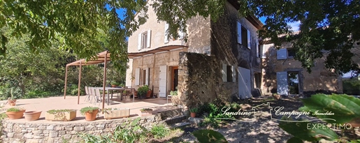 Maison 16 pièces 381 m² · à Robion · 381 m² · 820 000 €