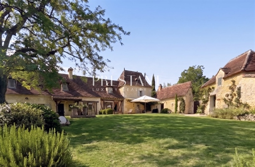 Maison 11 pièces 330 m² · à Bergerac · 330 m² · 930 000 €