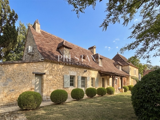 Maison 11 pièces 330 m² · à Bergerac · 330 m² · 930 000 €