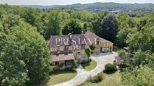 12 pièces 376 m² · à Sarlat-la-Canéda · 376 m² · 1 490 000 €