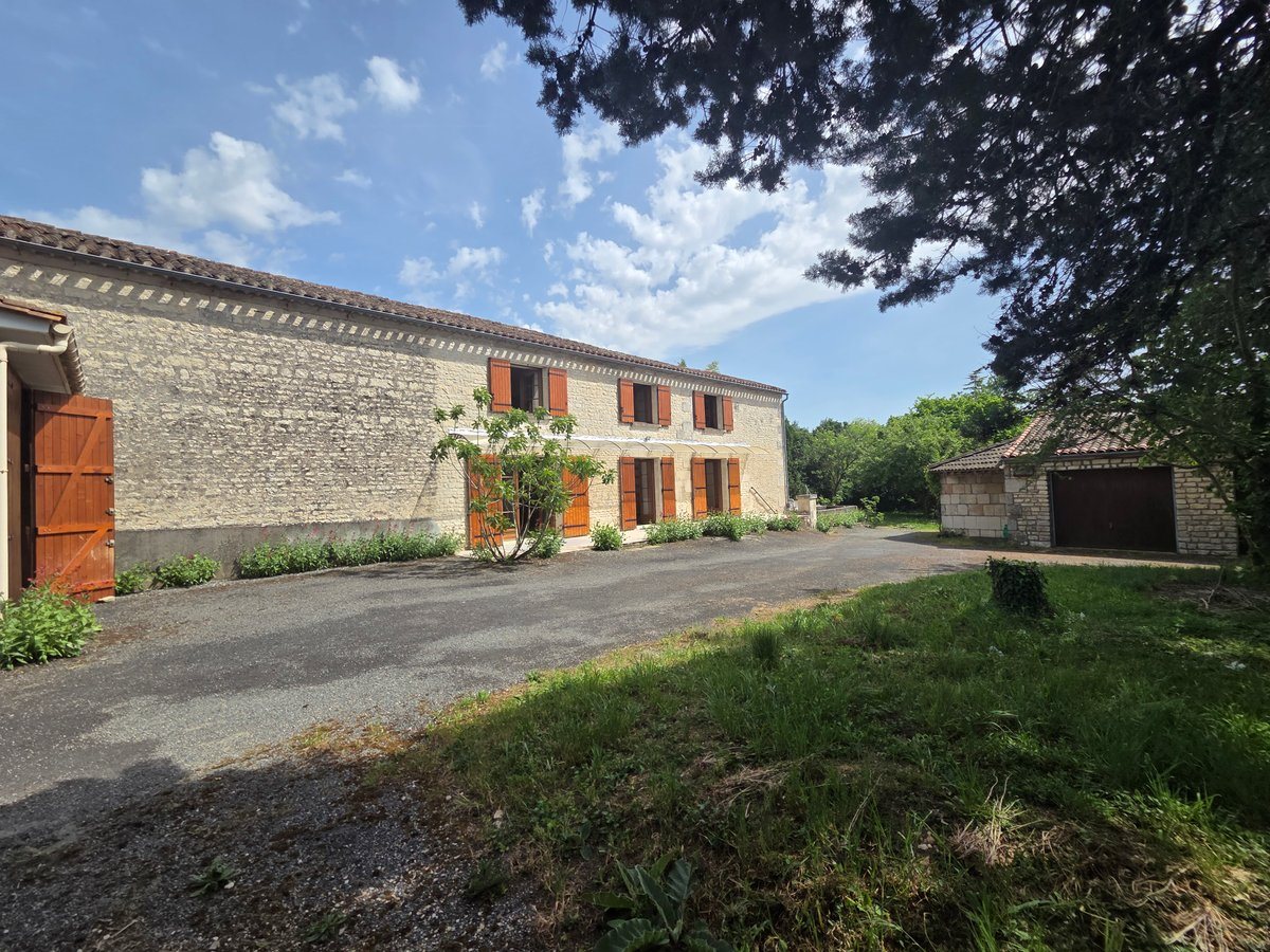 Maison à vendre, 170m², Hiersac